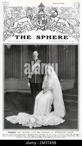 Die einzige Tochter von König George V. und Königin Mary, Prinzessin Victoria Alexandra Alice Mary, Prinzessin Royal (1897 - 1965), Gräfin von Harewood, an ihrem Hochzeitstag im Buckingham Palace mit ihrem Ehemann Henry Charles George, Viscount Lascelles, später Graf von Harewood (1882 - 1947). Stockfoto