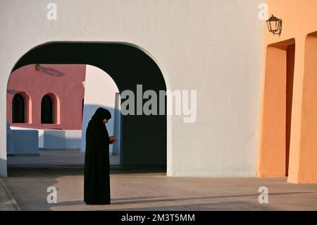 Doha, Mia Park, Old Port Doha, farbenfrohe Häuser im Mina District. Stockfoto