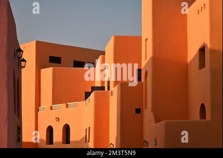 Doha, Mia Park, Old Port Doha, farbenfrohe Häuser im Mina District. Stockfoto
