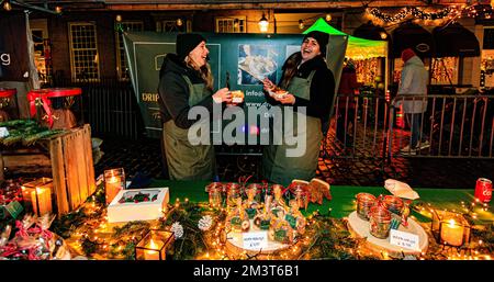 HEUSDEN - Besucher auf einem Weihnachtsmarkt. Nach Deutschland finden auch in den Niederlanden immer mehr Weihnachtsmärkte statt. ANP LEVIN DEN BOER niederlande raus - belgien raus Stockfoto