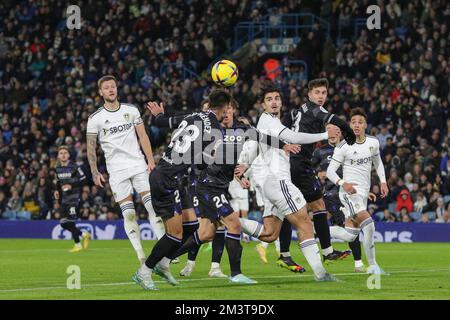 Leeds, Großbritannien. 16.. Dezember 2022. Brais Méndez #23 von Real Sociedad führt den Ball während des Mid Season Friendly Match Leeds United vs Real Sociedad in Elland Road, Leeds, Großbritannien, 16.. Dezember 2022 (Foto von James Heaton/News Images) in Leeds, Großbritannien, am 12./16. Dezember 2022. (Foto: James Heaton/News Images/Sipa USA) Guthaben: SIPA USA/Alamy Live News Stockfoto