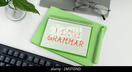 Schreiben mit Text „I Love Grammar“. Begrifflicher Fotoakt des Bewunderungssystems und der Sprachstruktur Stockfoto