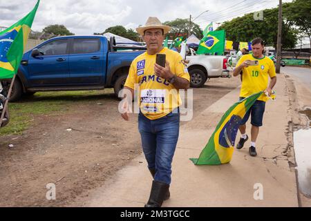 Anhänger von Präsident Bolsonaro führen in der Stadt Goiânia einen Staatsstreich durch, GO. Aufruf zu einer staatlichen Intervention gegen Lulas demokratische Wahl Stockfoto
