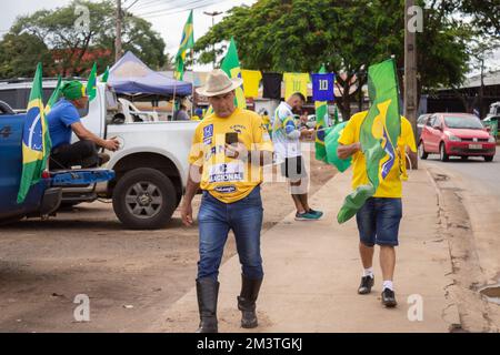Anhänger von Präsident Bolsonaro führen in der Stadt Goiânia einen Staatsstreich durch, GO. Aufruf zu einer staatlichen Intervention gegen Lulas demokratische Wahl Stockfoto