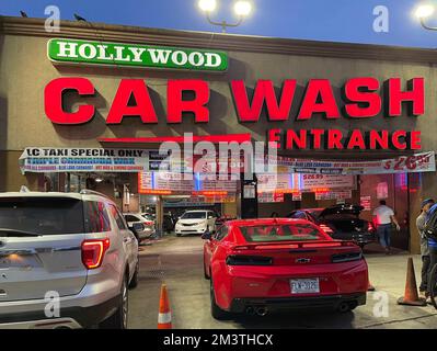 Eingang zur Hollywood-Autowaschanlage im Stadtviertel Flatbush in Brooklyn, NYC Stockfoto