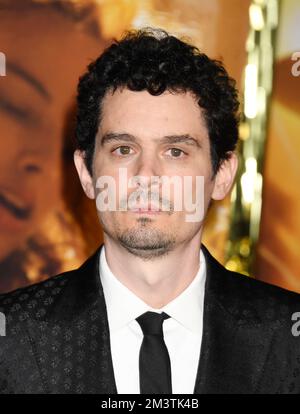 LOS ANGELES, KALIFORNIEN - DEZEMBER 15: Director Damien Chazelle nimmt am Global Premiere Screening von „Babylon“ im Academy Museum of Motion Picture Teil Stockfoto