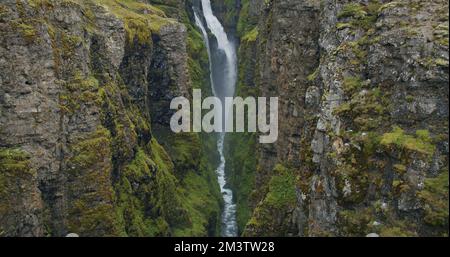 Malerische Aufnahmen vom Glymur-Wasserfall in Island Stockfoto