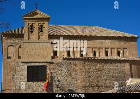 Sephardisches Museum. Das Hotel befindet sich in der Synagoge El Transito, die im 14.. Jahrhundert erbaut wurde. Außenansicht. Toledo. Kastilien-La Mancha. Spanien. Stockfoto