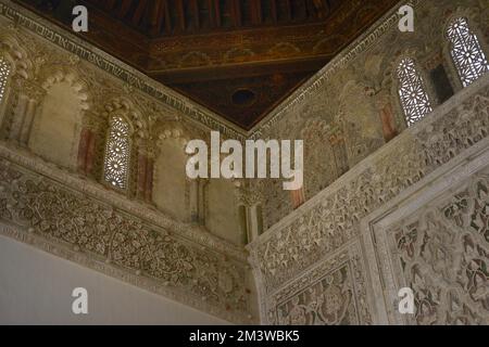 Sephardisches Museum. Das Hotel befindet sich in der Synagoge El Transito, die im 14.. Jahrhundert erbaut wurde. Architektonische Details des Innenraums. Toledo. Kastilien-La Mancha. Spanien. Stockfoto