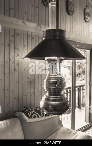 Wunderschöne alte Kerosinlampe aus nächster Nähe Stockfoto