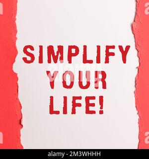 Textzeichen mit „Simplify Your Life“. Geschäftsansatz, der sich auf wichtig konzentriert und jemand anderes sich um weniger Sorgen machen lässt Stockfoto