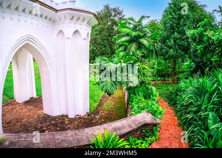 Memorial für James Brooke Napier und Fort Canning Centre im Fort Canning Park. Dieser Park ist ein berühmtes Wahrzeichen auf einem Hügel in Singapur. Stockfoto