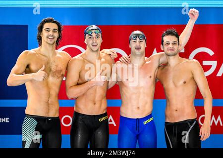 Thomas Ceccon, Paolo Conte Bonin, Alberto Razzetti und Matteo Ciampi aus Italien feiern nach dem Gewinn der Bronzemedaille in der 4x200 m großen Freestyle Relay Men Stockfoto