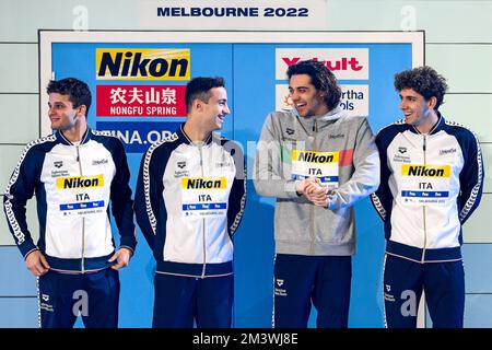 Matteo Ciampi, Thomas Ceccon, Alberto Razzetti und Paolo Conte Bonin aus Italien feiern nach dem Gewinn der Bronzemedaille in der 4x200 m großen Freestyle Relay Men Stockfoto