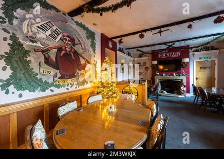 Innenausstattung des Fountain Inn, Parkend, Gloucestershire zur Weihnachtszeit. Stockfoto