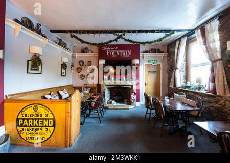 Innenausstattung des Fountain Inn, Parkend, Gloucestershire zur Weihnachtszeit. Stockfoto