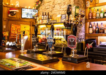 Innenausstattung des Fountain Inn, Parkend, Gloucestershire zur Weihnachtszeit. Stockfoto