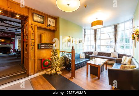 Innenausstattung des Fountain Inn, Parkend, Gloucestershire zur Weihnachtszeit. Stockfoto