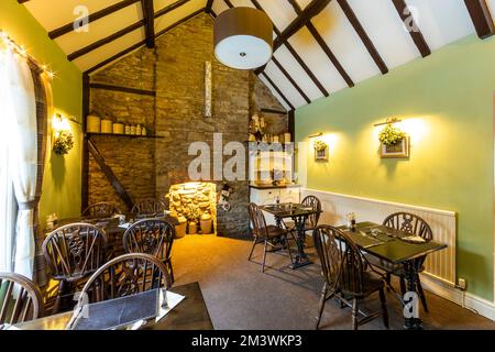 Innenausstattung des Fountain Inn, Parkend, Gloucestershire zur Weihnachtszeit. Stockfoto