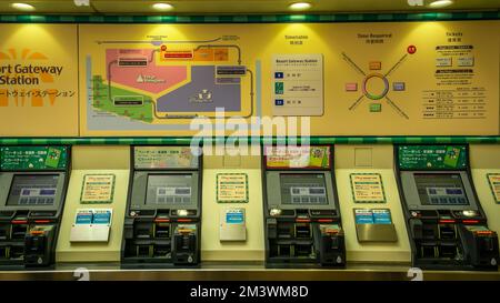 Ticketautomaten an der Tokyo Disney Resort Gateway Station. Stockfoto