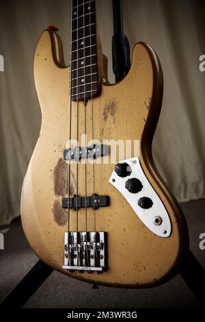 Norman Watt-Roy's Gold Custom 1962 Jazz Bass, Faith & Grace Stockfoto