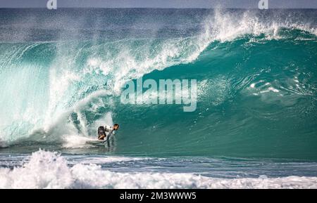 Haleiwa, HI, USA. 16.. Dezember 2022. DER BALARAM-STACK wurde am 16. Dezember 2022 bei den Vans 2022 Pipe Masters an der Banzai Pipeline in Haleiwa, HI, fotografiert. Kredit: Erik Kabik Photography/Media Punch/Alamy Live News Stockfoto