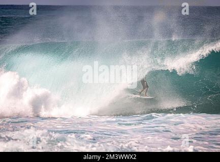 Haleiwa, HI, USA. 16.. Dezember 2022. DER BALARAM-STACK wurde am 16. Dezember 2022 bei den Vans 2022 Pipe Masters an der Banzai Pipeline in Haleiwa, HI, fotografiert. Kredit: Erik Kabik Photography/Media Punch/Alamy Live News Stockfoto