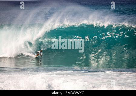 Haleiwa, HI, USA. 16.. Dezember 2022. DER BALARAM-STACK wurde am 16. Dezember 2022 bei den Vans 2022 Pipe Masters an der Banzai Pipeline in Haleiwa, HI, fotografiert. Kredit: Erik Kabik Photography/Media Punch/Alamy Live News Stockfoto