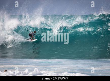 Haleiwa, HI, USA. 16.. Dezember 2022. DER BALARAM-STACK wurde am 16. Dezember 2022 bei den Vans 2022 Pipe Masters an der Banzai Pipeline in Haleiwa, HI, fotografiert. Kredit: Erik Kabik Photography/Media Punch/Alamy Live News Stockfoto