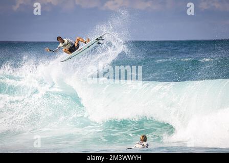 Haleiwa, HI, USA. 16.. Dezember 2022. DER BALARAM-STACK wurde am 16. Dezember 2022 bei den Vans 2022 Pipe Masters an der Banzai Pipeline in Haleiwa, HI, fotografiert. Kredit: Erik Kabik Photography/Media Punch/Alamy Live News Stockfoto