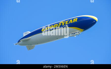 Zeppelin über dem Bodensee, Baden-Württemberg, Deutschland Stockfoto