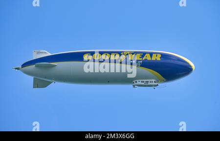 Zeppelin über dem Bodensee, Baden-Württemberg, Deutschland Stockfoto