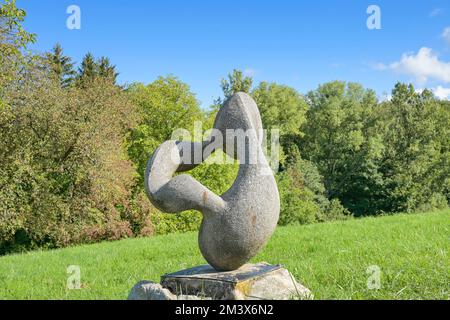 Spazierweg Skulpturenweg, Mineralguss, Kunst Gerhard Helmers, Badenweiler, Markgräflerland, Baden-Württemberg, Deutschland Stockfoto