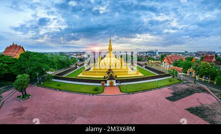 Luftaufnahme von Phra That luang in Vientiane, Laos. Stockfoto