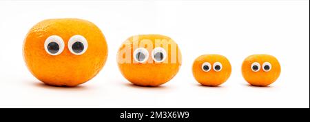 Familie von satsuma-Orangen, Daddy und Kindern isoliert auf weißem Hintergrund Stockfoto