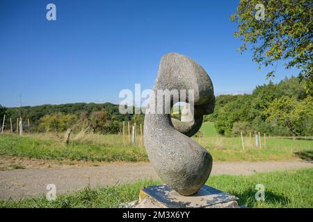 Spazierweg Skulpturenweg, Mineralguss, Kunst Gerhard Helmers, Badenweiler, Markgräflerland, Baden-Württemberg, Deutschland Stockfoto