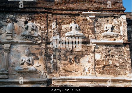 Stuck vor dem Phra Maha Chedi von Wat Chet Yot in Chiang Mai, Thailand. Stockfoto