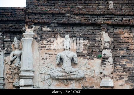 Stuck vor dem Phra Maha Chedi von Wat Chet Yot in Chiang Mai, Thailand. Stockfoto