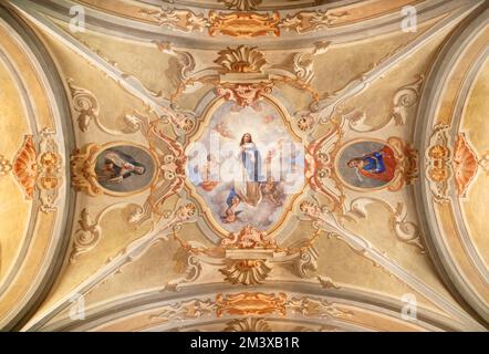 COURMAYEUR, ITALIEN - 12. JULI 2022: Das Deckenfresko der Unbefleckten Empfängnis in der Kirche Chiesa di San Pantaleone, ursprünglich von Giacomo Gnifetti Stockfoto