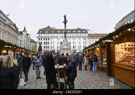 Wien, Österreich. 17. Dezember 2022. Weihnachtsmarkt im Hof in Wien Stockfoto