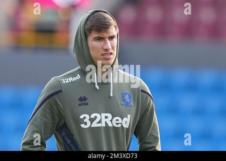 Burnley, Großbritannien. 17.. Dezember 2022. Paddy McNair #17 von Middlesbrough inspiziert das Spielfeld vor dem Sky Bet Championship-Spiel Burnley gegen Middlesbrough in Turf Moor, Burnley, Großbritannien, 17.. Dezember 2022 (Foto von Steve Flynn/News Images) in Burnley, Großbritannien, am 12./17. Dezember 2022. (Foto: Steve Flynn/News Images/Sipa USA) Guthaben: SIPA USA/Alamy Live News Stockfoto