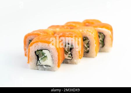 Traditionelle japanische Küche. Asiatisches Essen. Philadelphia Roll mit isoliertem auf weißem Hintergrund Stockfoto