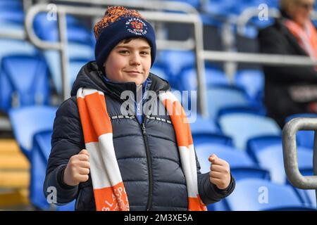 Cardiff, Großbritannien. 17.. Dezember 2022. Travelling Blackpool Fans vor dem Sky Bet Championship-Spiel Cardiff City vs Blackpool im Cardiff City Stadium, Cardiff, Großbritannien, 17.. Dezember 2022 (Foto von Mike Jones/News Images) in Cardiff, Großbritannien, am 12./17. Dezember 2022. (Foto: Mike Jones/News Images/Sipa USA) Guthaben: SIPA USA/Alamy Live News Stockfoto