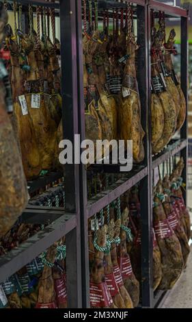 Spanischer iberischer Schinken, spanischer Jamon und traditionelle Speisen. Stockfoto