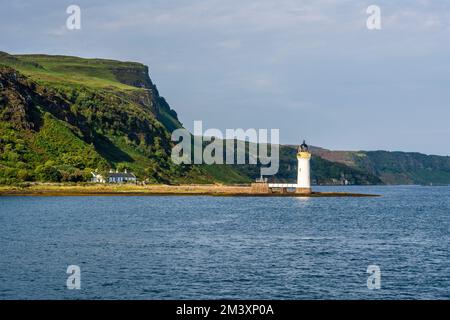 Leuchtturm Rubha nan Gall und Tierheim nördlich von Tobermory auf der Insel Mull, Schottland, Vereinigtes Königreich Stockfoto