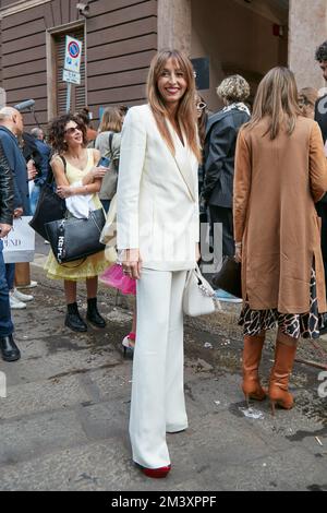 MAILAND, ITALIEN - 25. SEPTEMBER 2022: Benedetta Parodi vor Luisa Spagnoli Modenschau, Mailand Fashion Week Street Style Stockfoto