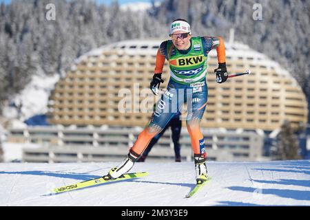 Davos, Schweiz, 17. Dezember 2022. Eiduka Patricija beim Sprint Rennen am FIS Langlauf Weltcup Davos Nordic 2022 in Davos. Stockfoto