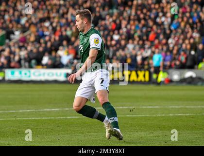 Plymouth, Großbritannien. 17.. Dezember 2022. Plymouth Argyle Mittelfeldspieler Matt Butcher (7) während des Spiels der Sky Bet League 1 Plymouth Argyle vs Morecambe at Home Park, Plymouth, Großbritannien, 17.. Dezember 2022 (Foto von Stanley Kasala/News Images) in Plymouth, Großbritannien, am 12./17. Dezember 2022. (Foto: Stanley Kasala/News Images/Sipa USA) Guthaben: SIPA USA/Alamy Live News Stockfoto