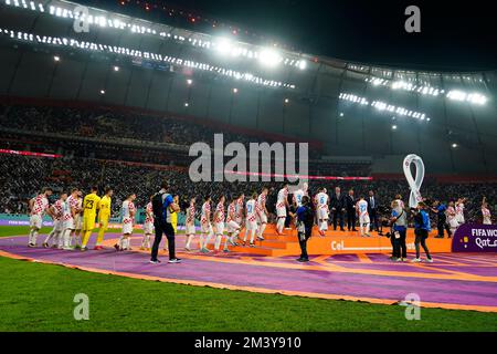 Doha, Katar. 17.. Dezember 2022. Kroatische Spieler, die den 3.. Platz während des FIFA-Weltmeisterschafts-2022-Spiels Katar feierten, spielten am 17. Dezember 2022 im Khalifa International Stadium in Doha, Katar, den dritten Platz des Play-off-Forts zwischen Japan und Spanien. (Foto: Bagu Blanco/Pressinphoto/Sipa USA) Guthaben: SIPA USA/Alamy Live News Stockfoto