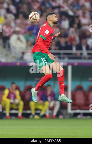 Doha, Katar. 17.. Dezember 2022. Youssef en-Nesyri aus Marokko springt während des Spiels der FIFA-Weltmeisterschaft Qatar am 2022 3.. Platz zwischen Kroatien und Marokko im Khalifa International Stadium, Doha, Katar, am 17. Dezember 2022. Foto von Peter Dovgan. Nur redaktionelle Verwendung, Lizenz für kommerzielle Verwendung erforderlich. Keine Verwendung bei Wetten, Spielen oder Veröffentlichungen von Clubs/Ligen/Spielern. Kredit: UK Sports Pics Ltd/Alamy Live News Stockfoto